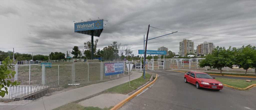 Un tiroteo en el Walmart de Godoy Cruz dejó un herido