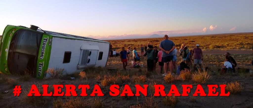 Volc&oacute; un micro en San Rafael: 15 personas con heridas leves