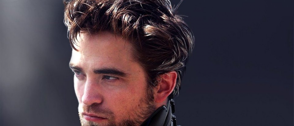 Robert Pattinson posó con el nuevo traje de Batman y todos se burlan