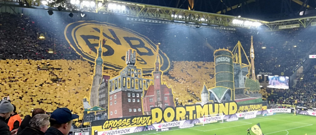 El impresionante mosaico que hicieron los hinchas de Borussia Dortmund