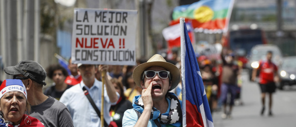 Más del 70% de los chilenos aprueba cambiar la Constitución de su país
