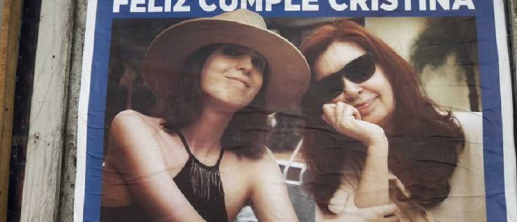 Buenos Aires amaneci&oacute; empapelada con saludos de cumplea&ntilde;os a Cristina