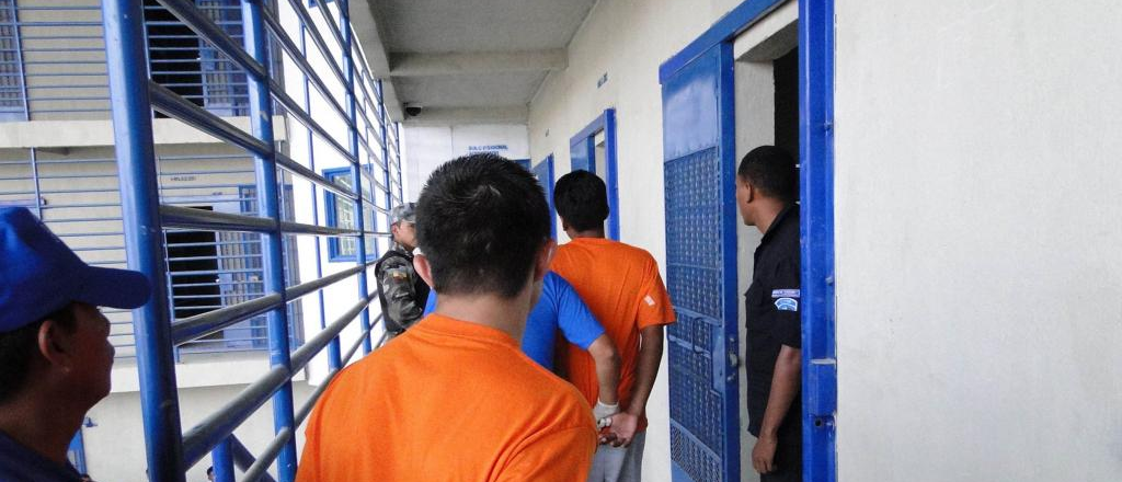 Murieron seis presos ahorcados en una cárcel de Ecuador 