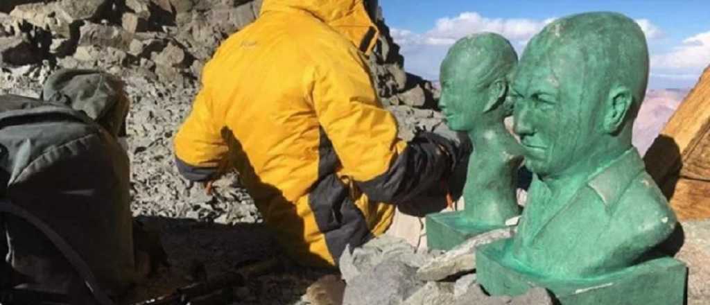 Bajaron los bustos de Per&oacute;n y Evita que hab&iacute;an colocado en el Aconcagua