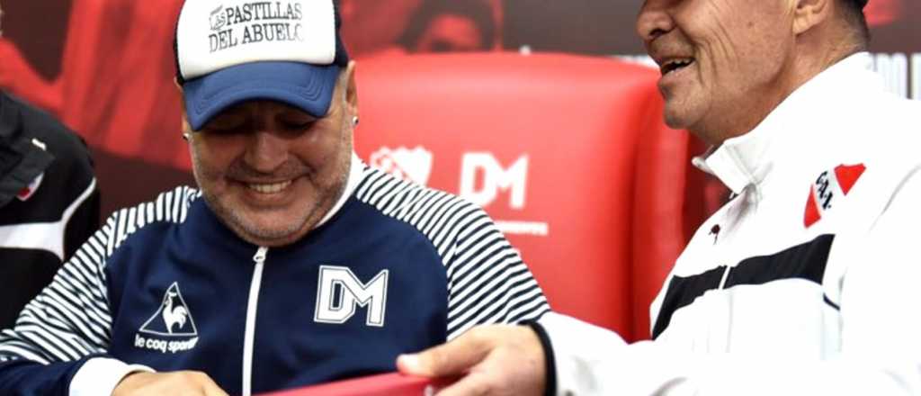 Así fue el homenaje que el Rojo y Bochini le hicieron a Maradona
