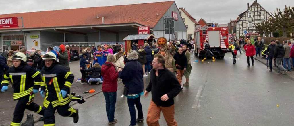 Un auto fuera de control atropelló a 15 personas en Alemania
