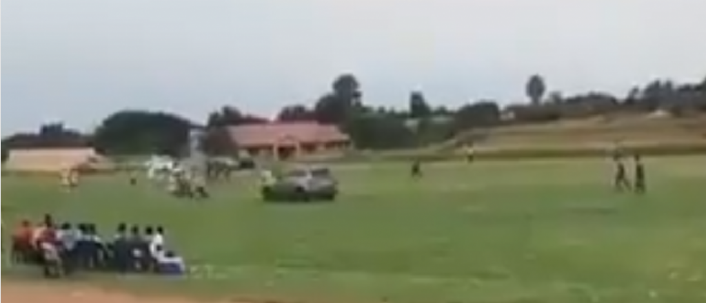 Video: un hincha quiso atropellar al árbitro con su camioneta
