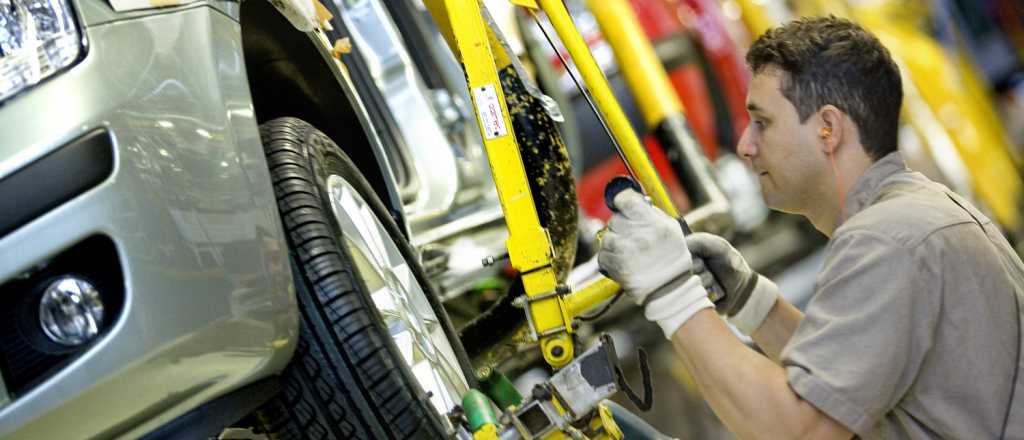 Para una consultora, la actividad fabril creció 2% en abril