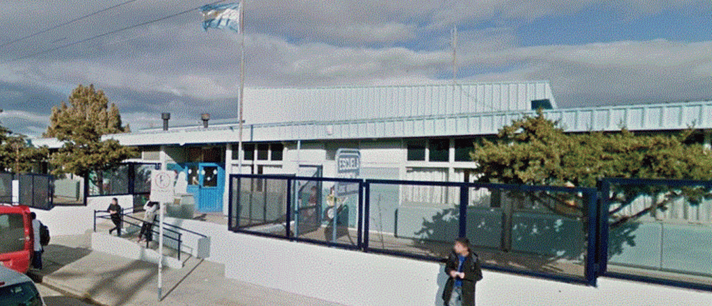 Un chico apu&ntilde;al&oacute; a otro en una escuela de Comodoro Rivadavia