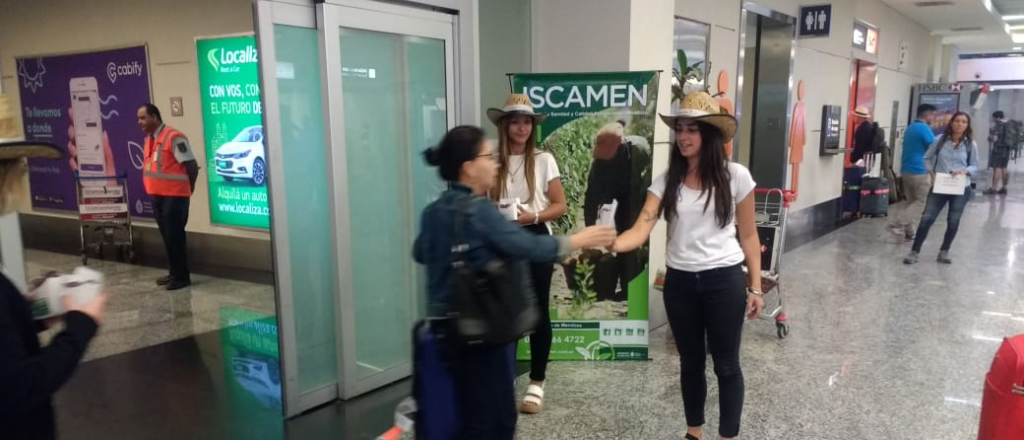El Iscamen agasajará a turistas y mendocinos en el aeropuerto