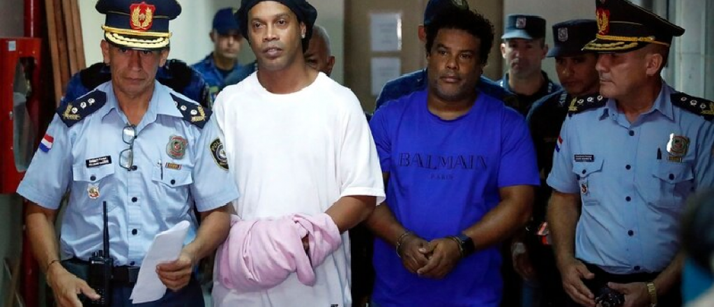 Se filtró la primera foto de Ronaldinho en la cárcel