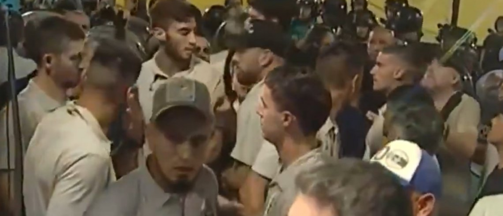 Hubo serios incidentes entre la Polic&iacute;a y el plantel de Gimnasia