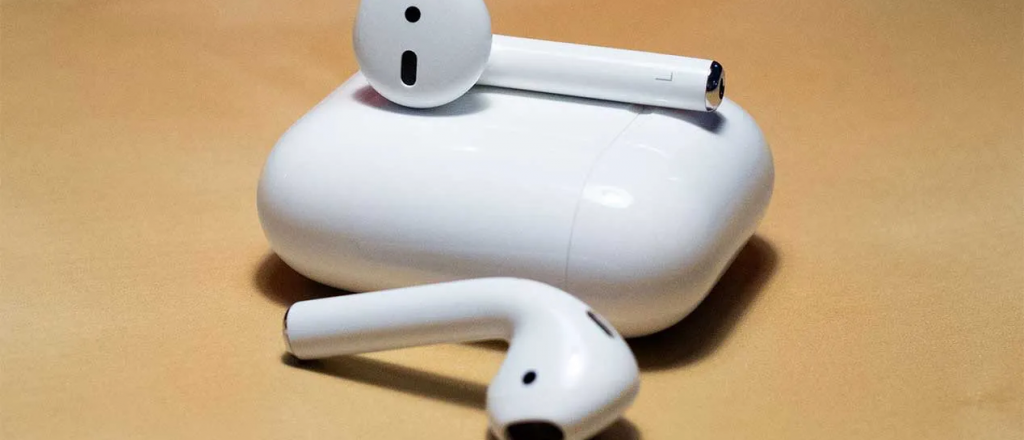 S&iacute;, los auriculares se limpian y esta la manera correcta de hacerlo