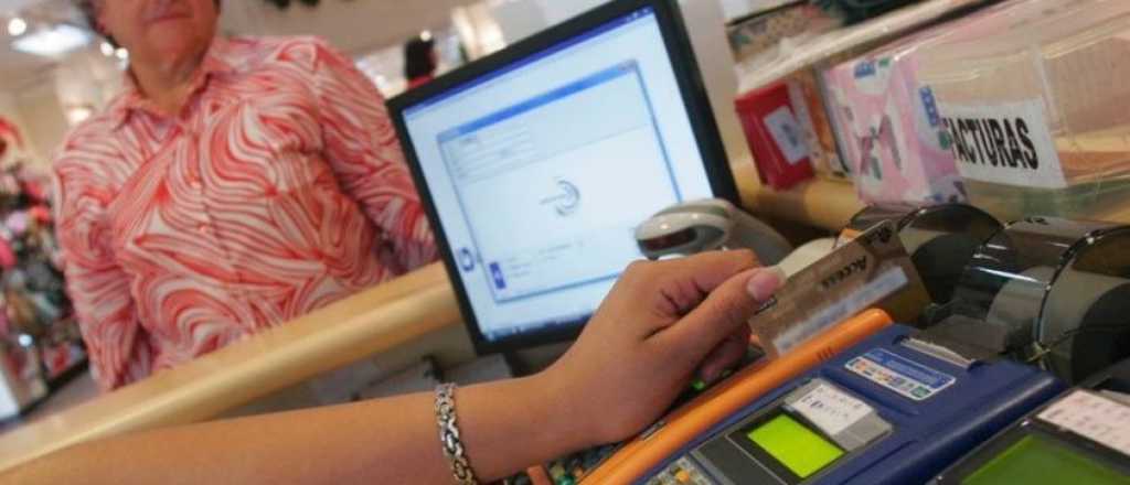 Jubilados y beneficiarios de AUH tienen 15% de reembolso con débito