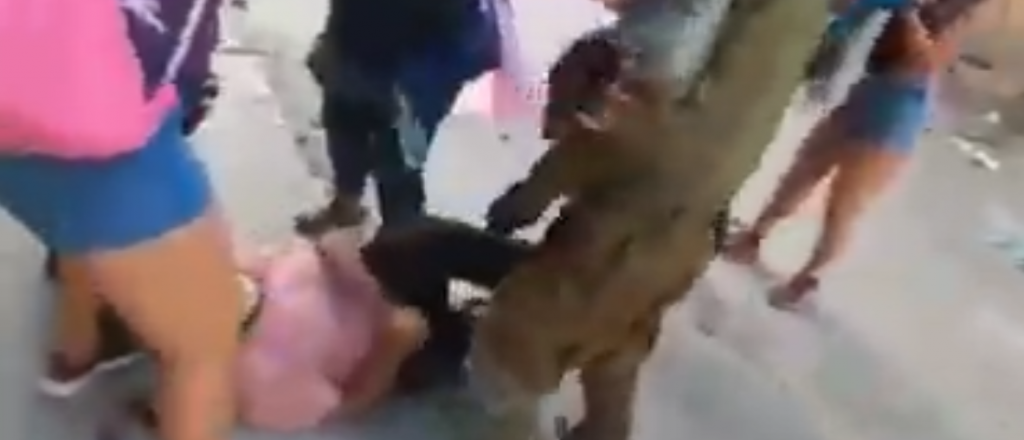 Video: repudio por brutal golpiza de carabineros a un anciano