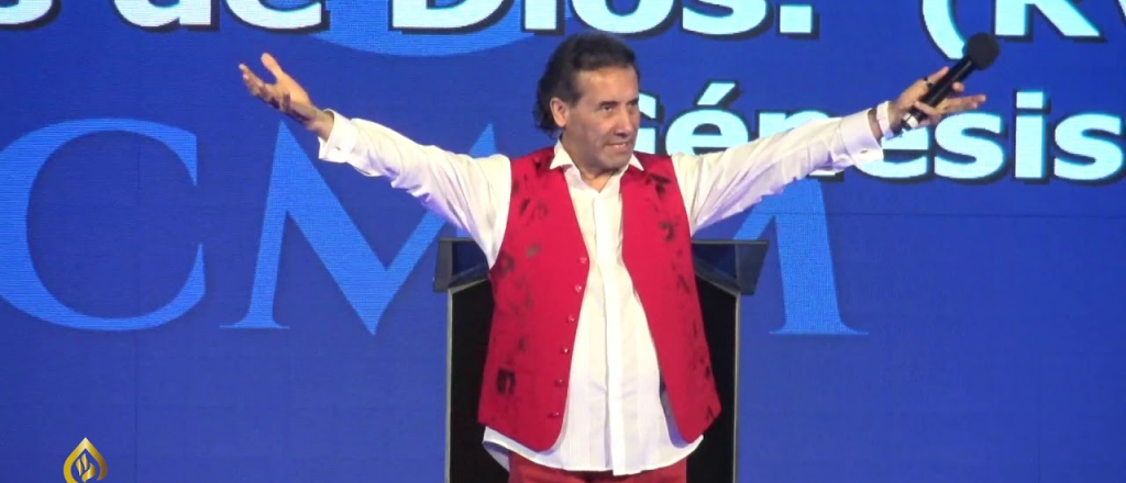 El Pastor Giménez vende alcohol en gel "bendecido" a mil pesos