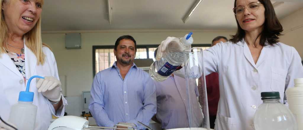 Docentes de escuelas técnicas de Mendoza elaborarán alcohol en gel