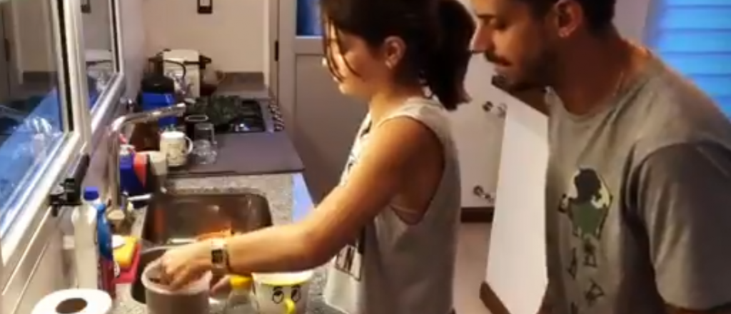 Los increíbles videos humorísticos del "relator en cuarentena"