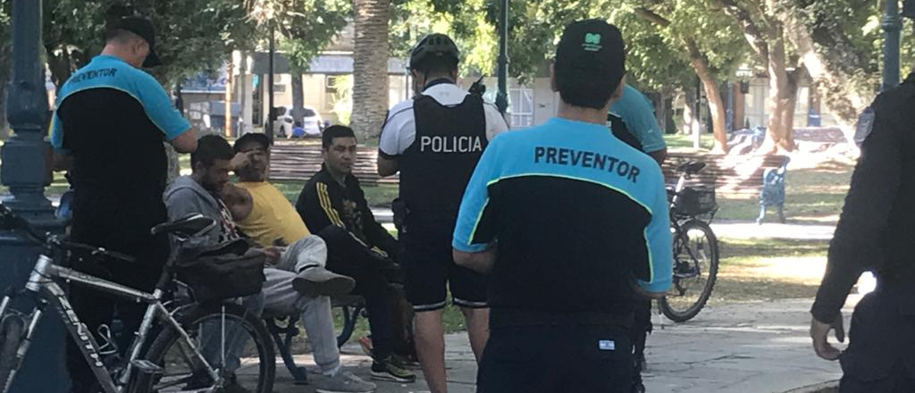 Cuatro detenidos por no cumplir la cuarentena en Plaza Independencia
