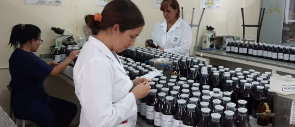 El Gobierno de Mendoza y empresas privadas ya fabrican alcohol