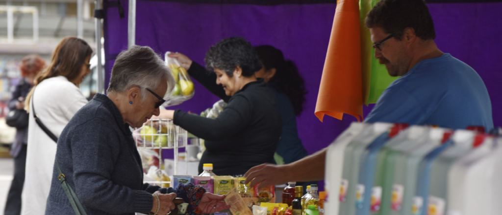 La Feria de Godoy Cruz ofrece realizar pedidos por WhatsApp y retirarlos 