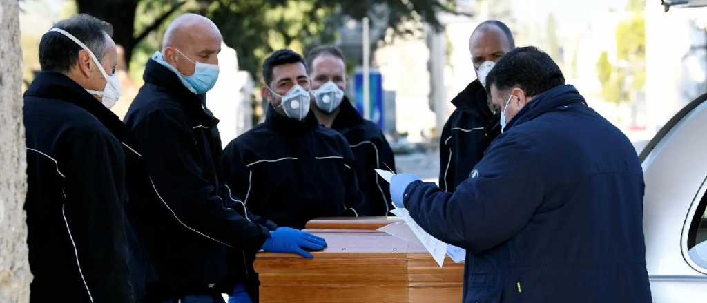 El Gobierno porteño analiza comprar más de 2 mil ataúdes y urnas