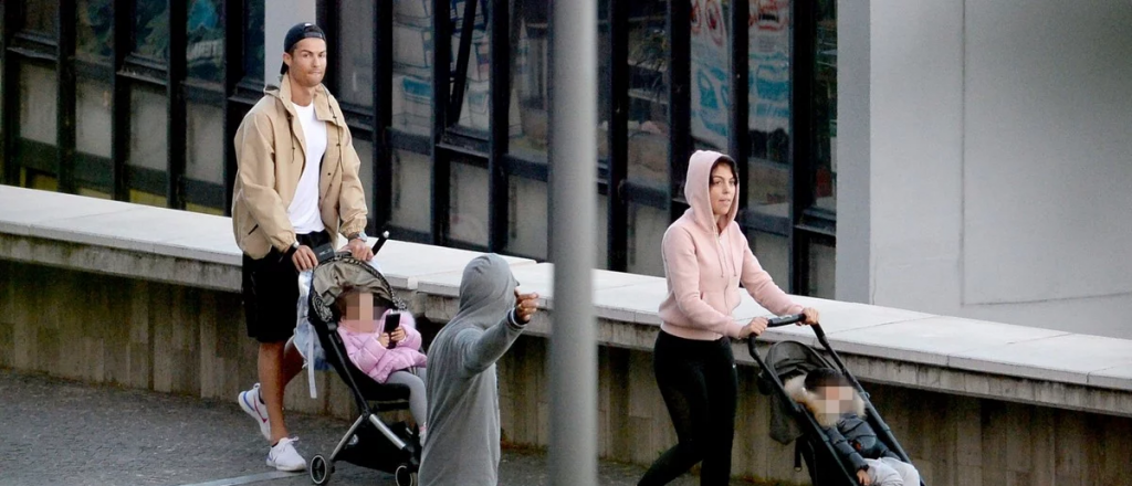 Despu&eacute;s del pol&eacute;mico "paseo familiar", Cristiano pidi&oacute; "quedarse en casa"