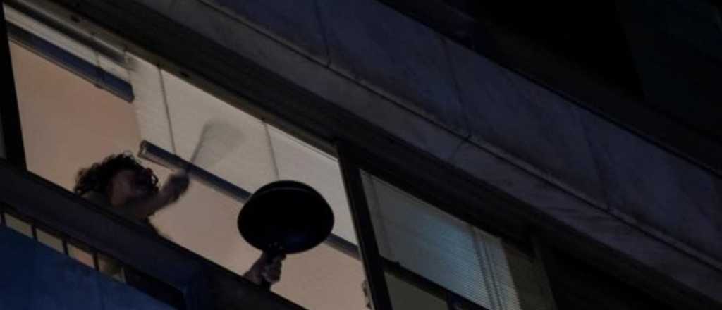 Cacerolazo en Buenos Aires "para que los pol&iacute;ticos se bajen el sueldo"