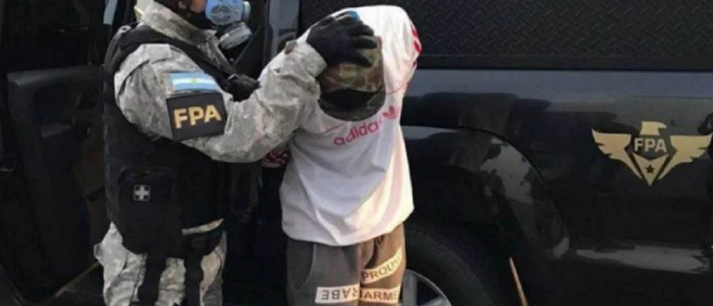 Jóvenes le dijeron a la policía que preferían el contagio a no reunirse