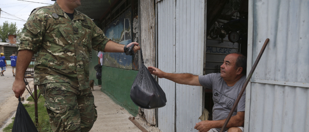 Rosario: el Ejército reparte alimentos en los barrios más necesitados
