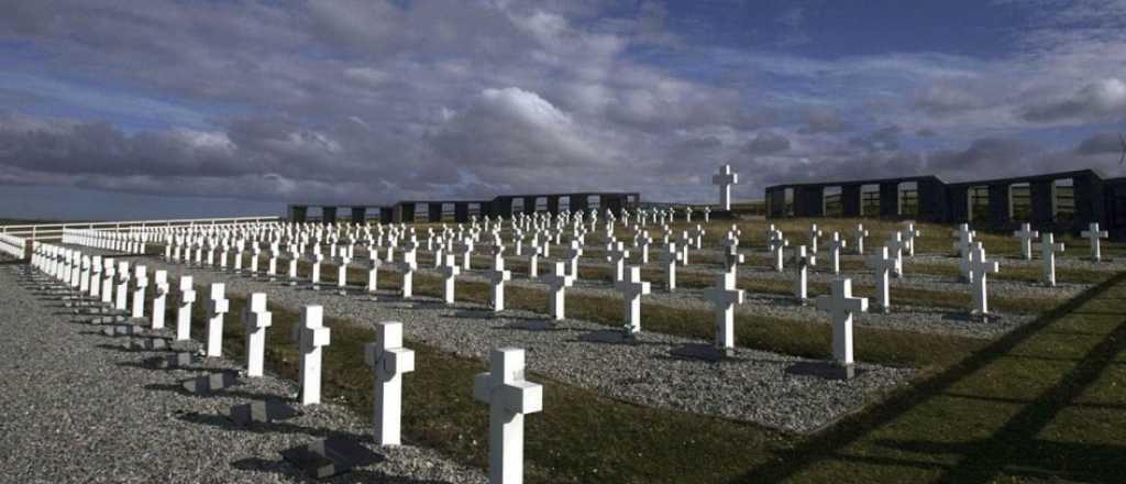 Banderazos, vigilias y recitales virtuales: así se homenajea hoy a los caídos en Malvinas