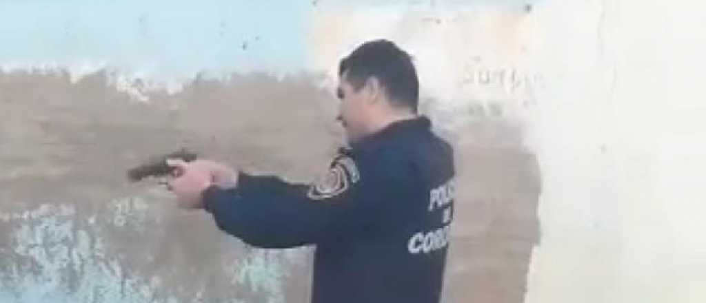 Video: un policía le disparó por la espalda a un joven que violó la cuarentena