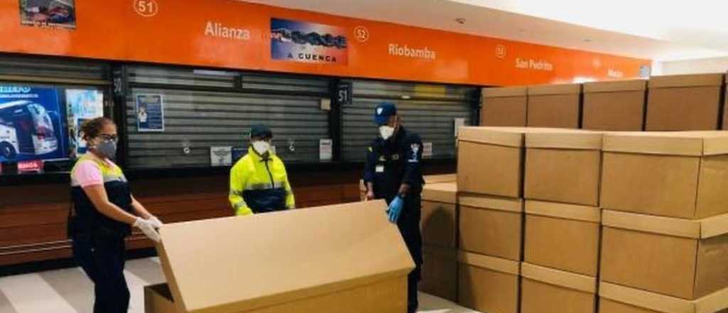 Por la cantidad de muertes por covid-19, Guayaquil utilizar&aacute; ata&uacute;des de cart&oacute;n