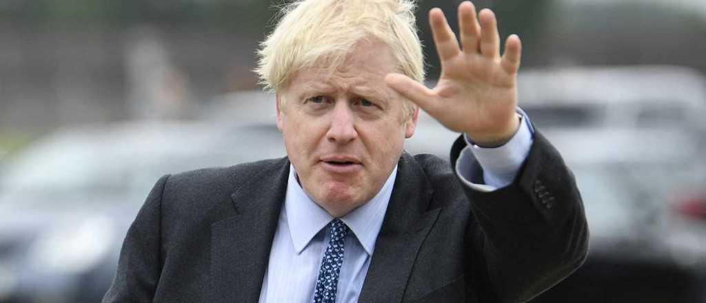 Boris Johnson fue internado por síntomas persistentes de coronavirus