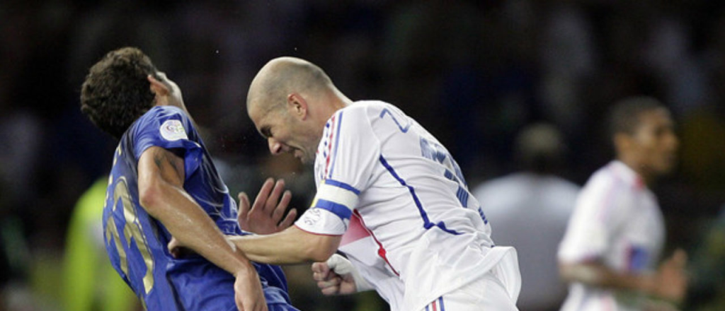 Sagnol: "Estuve dos años sin hablar con Zidane tras su cabezazo"