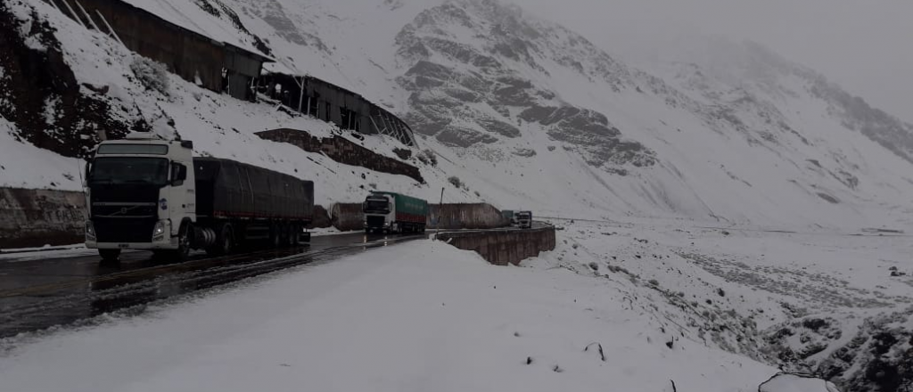 Video: fuerte nevada en la alta montaña mendocina