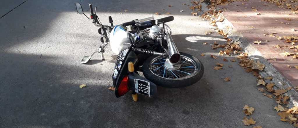 Tunuyán: perdió el control de su moto, chocó contra un árbol y murió 