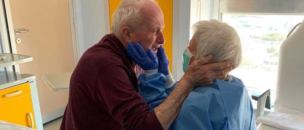Una pareja de ancianos venció al coronavirus y su encuentro fue emocionante