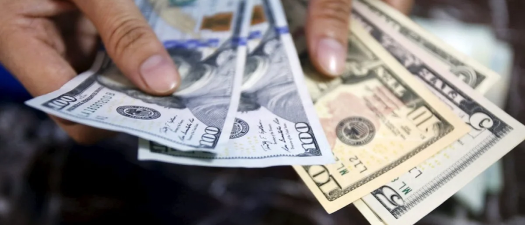El "dólar solidario" supera los 100 pesos