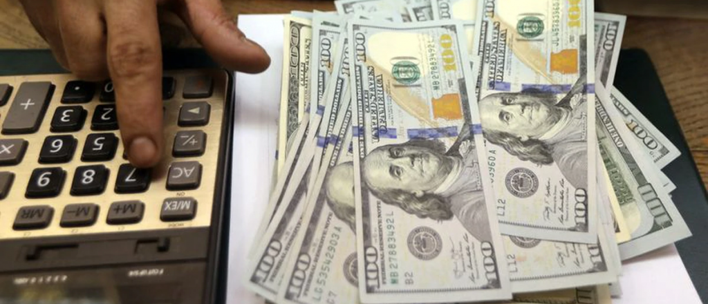 La AFIP oficializó el nuevo impuesto para el dólar ahorro