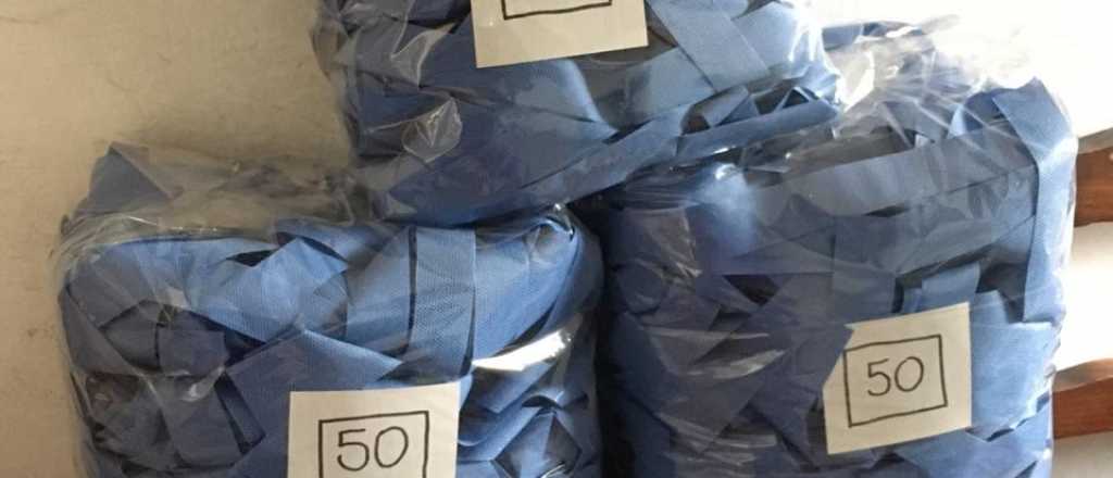 El "grupito de Whatsapp" de Mendoza que se juntó a hacer barbijos y batas