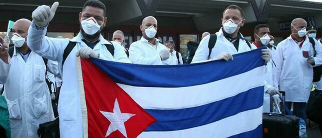 Este es el sueldo que cobrarán los médicos cubanos en Argentina