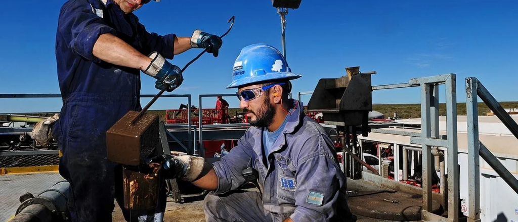 Petroleros aceptaron una rebaja salarial del 40% para operarios suspendidos