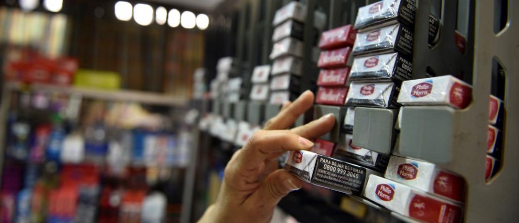 El atado de cigarrillos se vende en algunos kioscos a $500