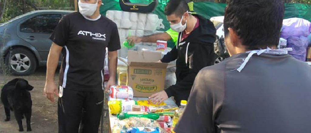 Árbitros mendocinos juntaron ropa y alimentos para repartir