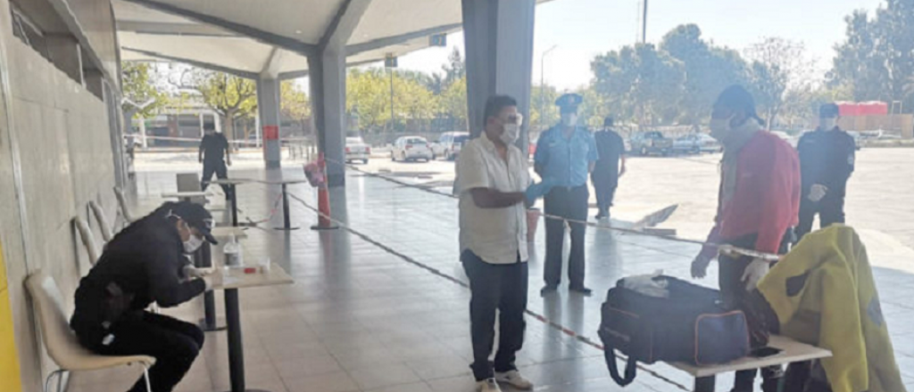 Tucumano proveniente de Mendoza viajó a San Juan escondido en un camión 