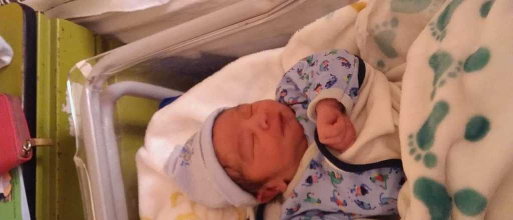 Dos policías ayudaron a nacer a un bebé en Godoy Cruz