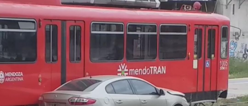 Por un choque, est&aacute; suspendido el metrotranv&iacute;a desde Godoy Cruz a Maip&uacute;