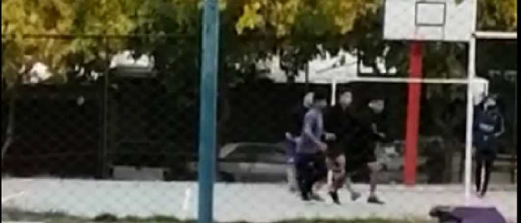 Video: rompieron la cuarentena para jugar al fútbol en Godoy Cruz