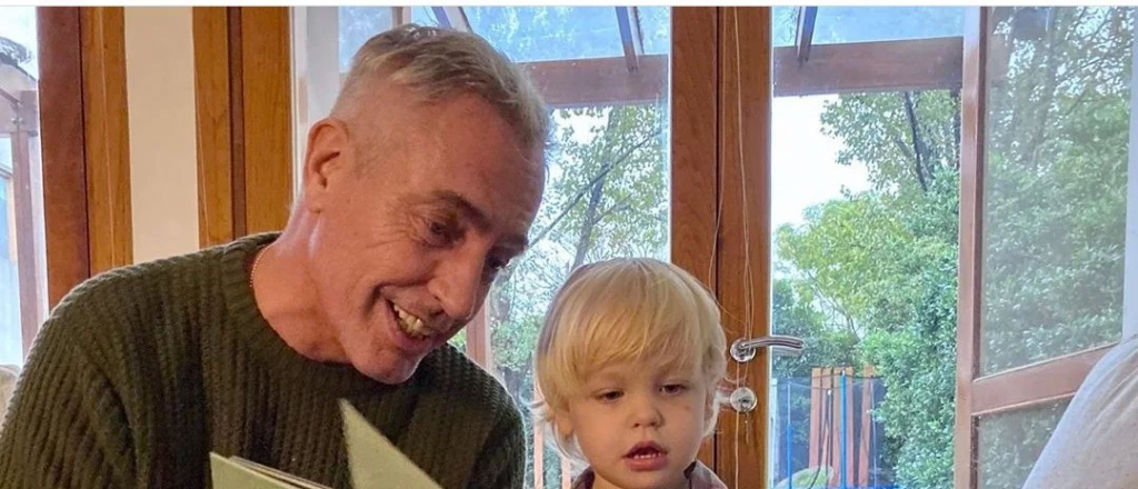 Marley y su primer libro de cuentos para Mirko